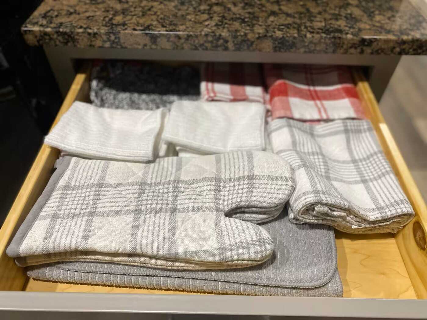 kitchen towels and hot pads