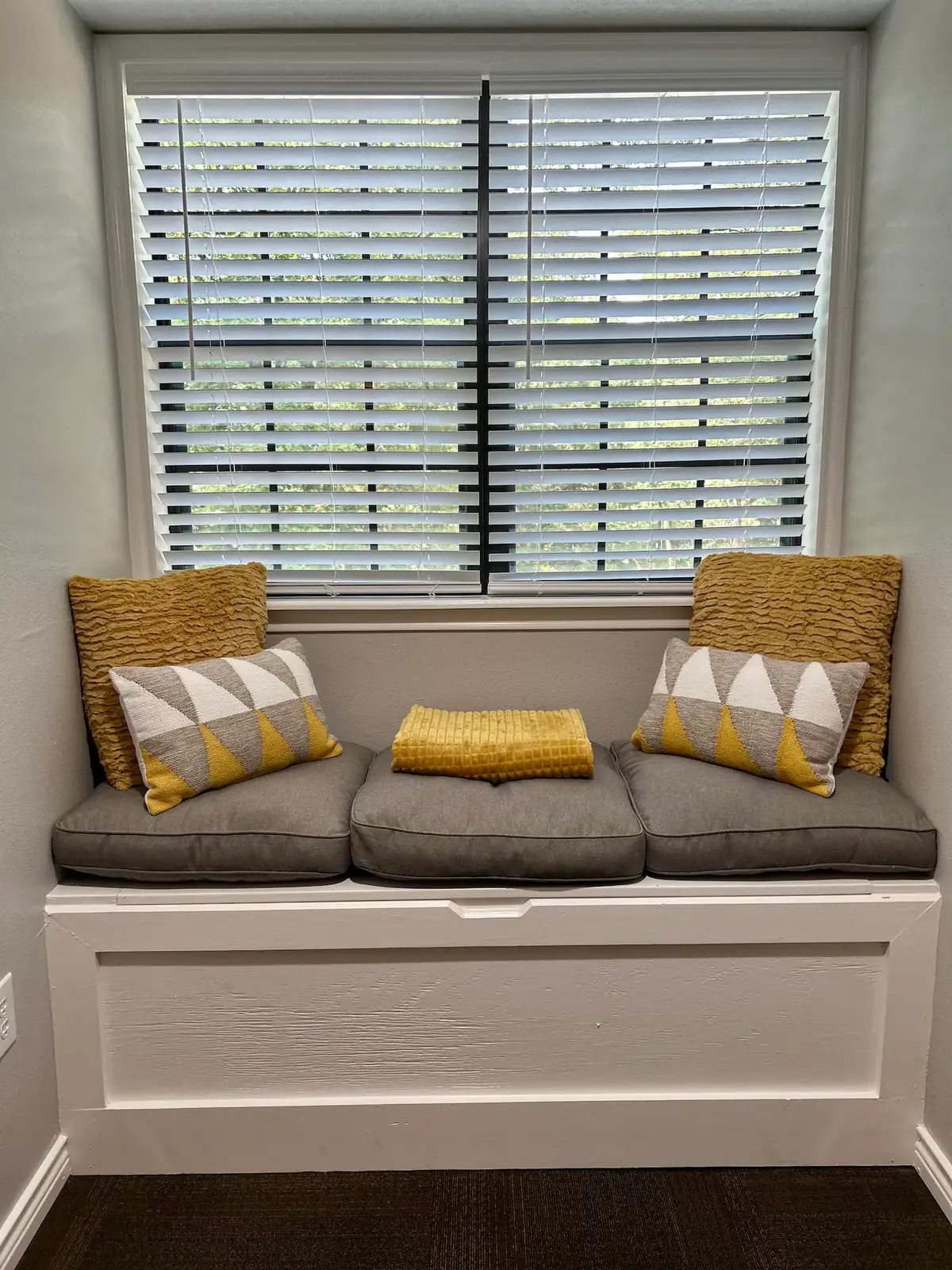 bench-sitting-area
