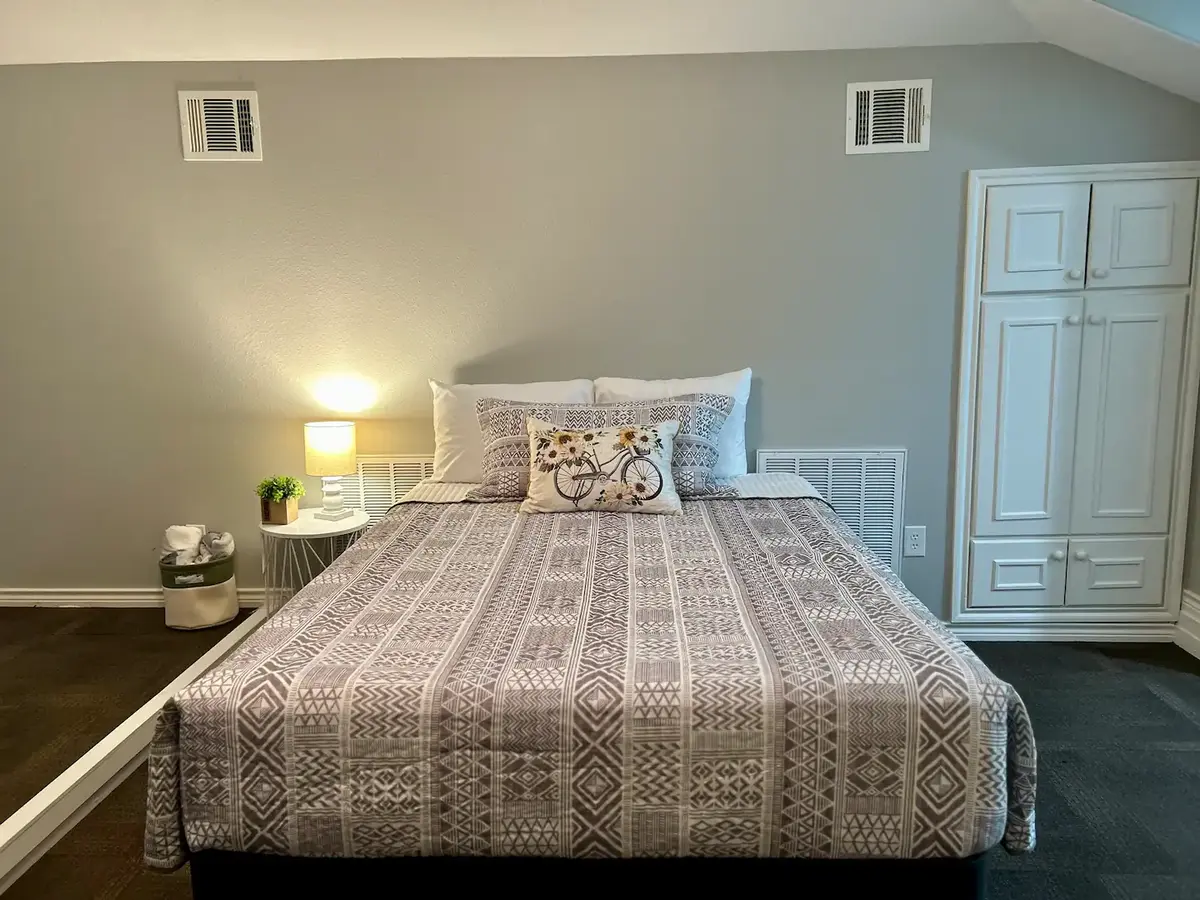 upstairs-bedroom